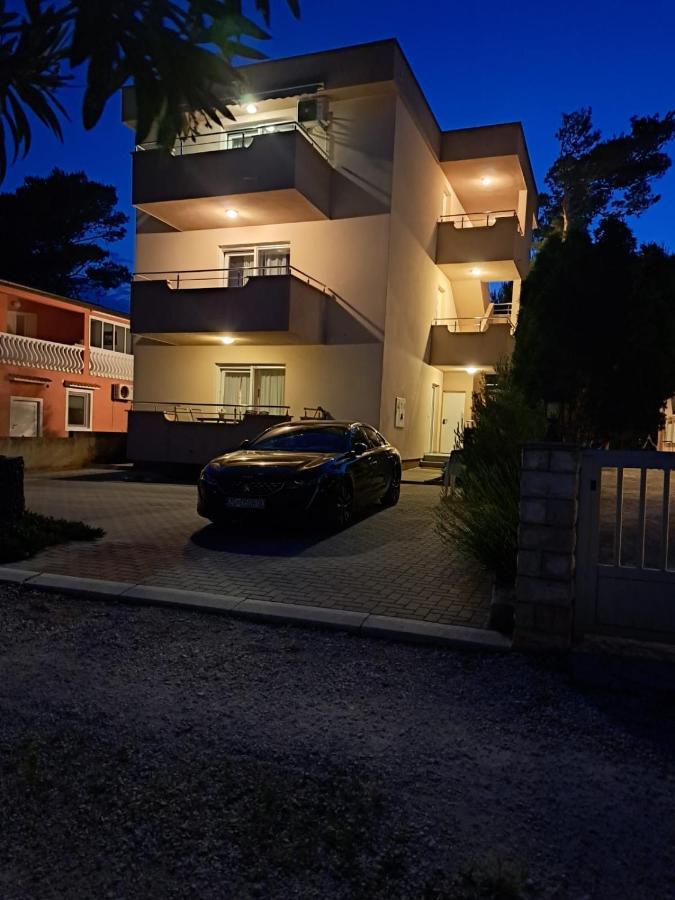 Apartmani Vukadin วีร์ ภายนอก รูปภาพ