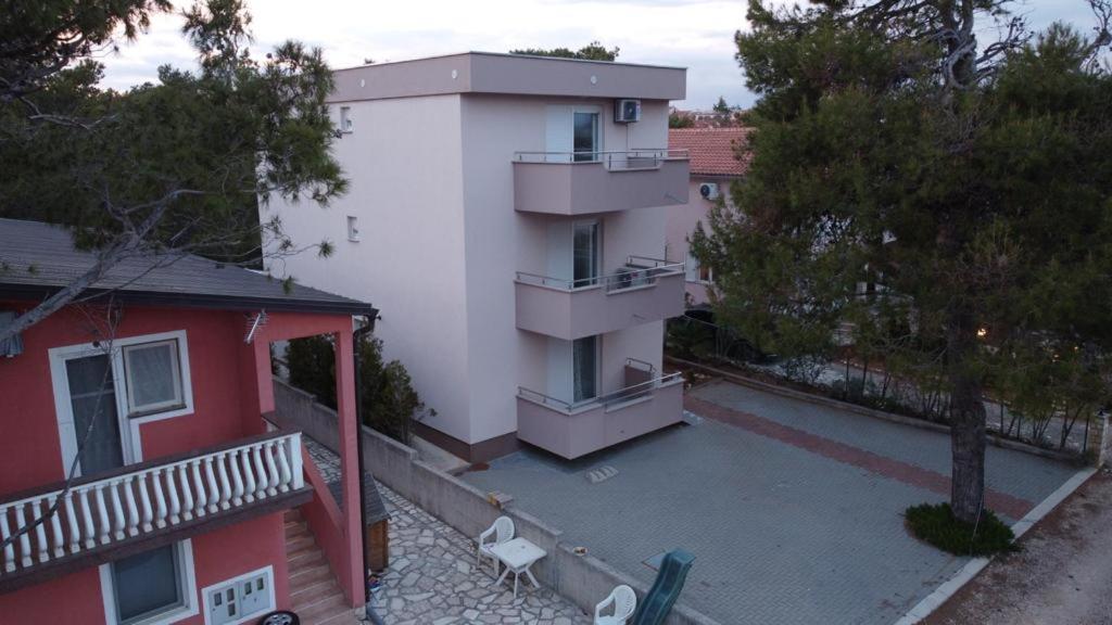 Apartmani Vukadin วีร์ ภายนอก รูปภาพ