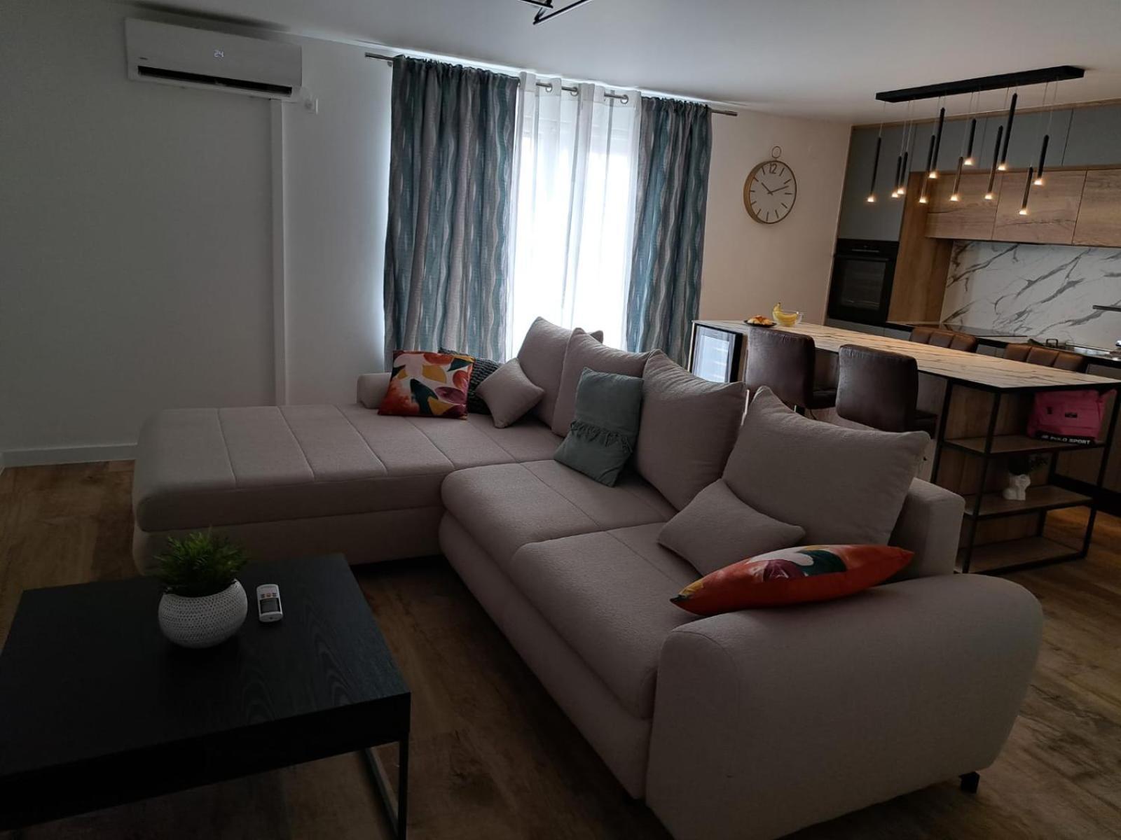 Apartmani Vukadin วีร์ ภายนอก รูปภาพ