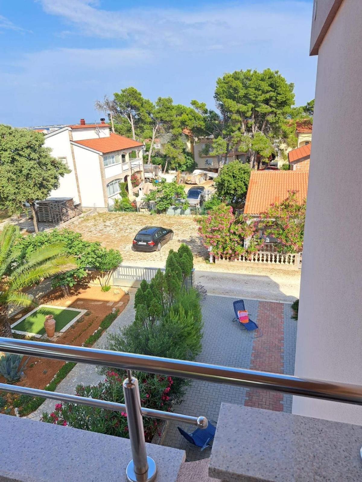 Apartmani Vukadin วีร์ ภายนอก รูปภาพ